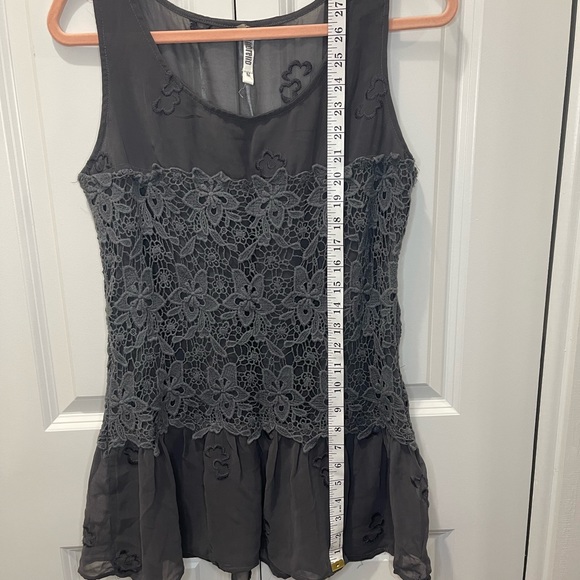 Sheer top with lace - Picture 5 of 5